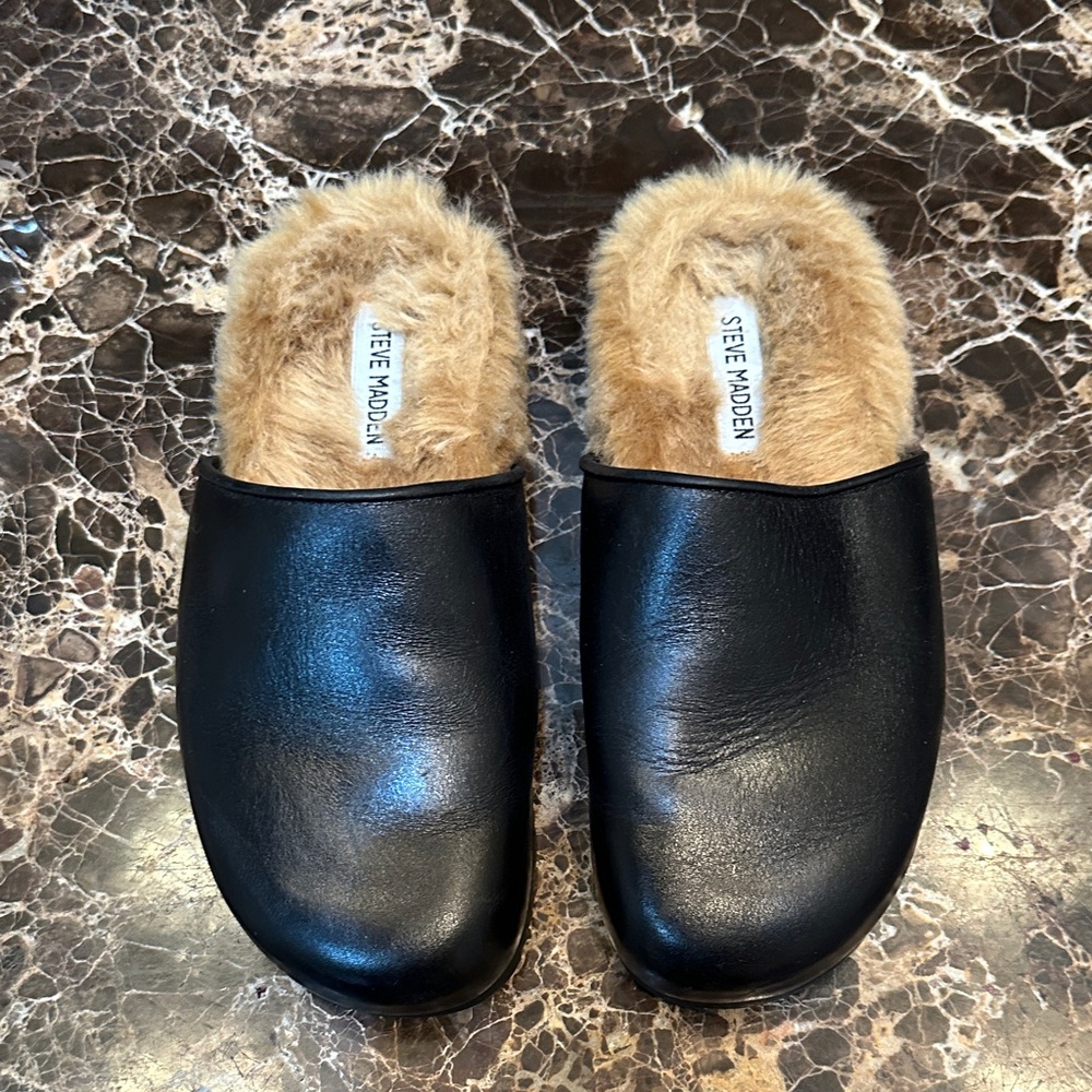 Steve Madden Black Mules with Tan Faux Fur Lining.Size 7.5